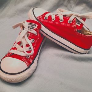 Red toddler size 8 converse All-star's